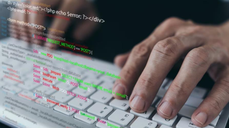 五家渠市小程序定制开发公司视角下SQL与T-SQL的差异化应用解析